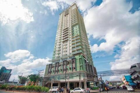 Sunvida Tower Residences Infront Of Sm City 宿务 外观 照片